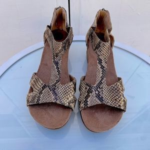 Women’s Snake-Print T-Strap Sandals in Beige